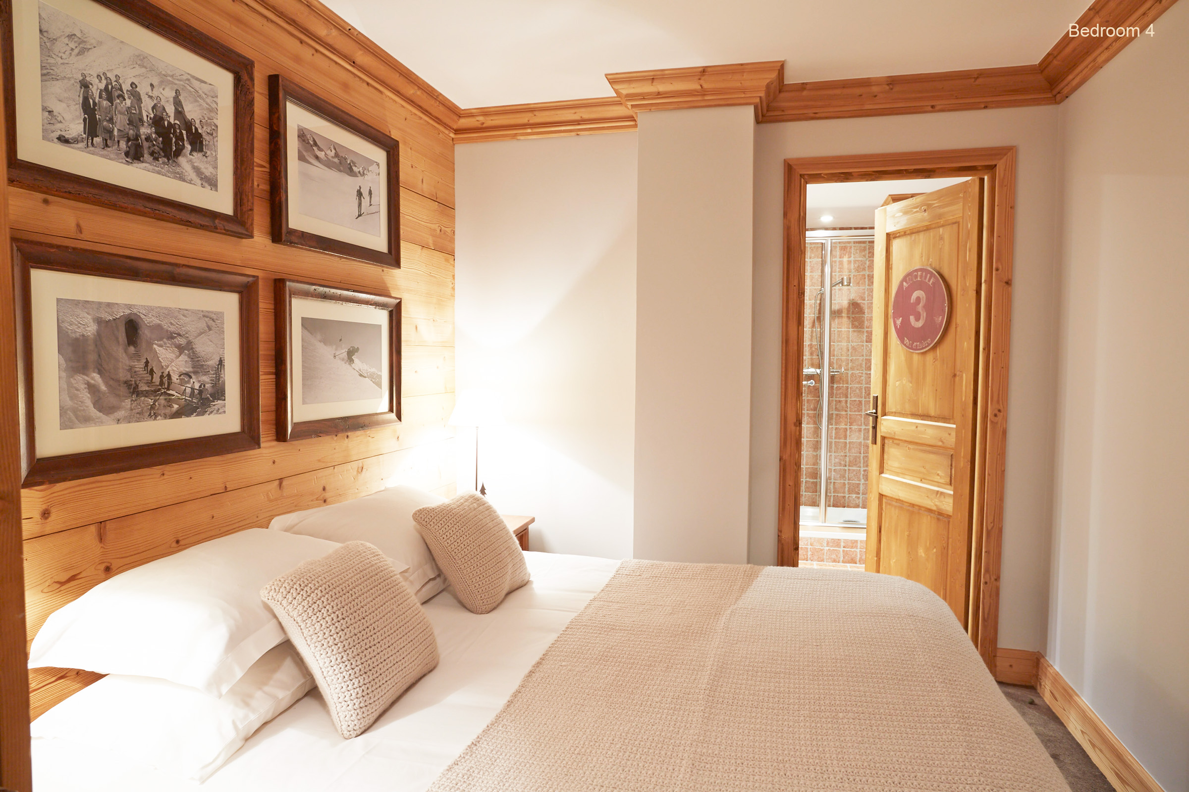 AQ107rm4-no-window-downstairs Chalet Aquila 107